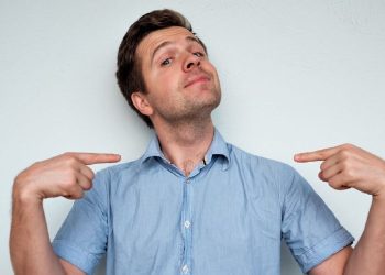 Can narcissistic managers faux that they care?