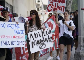 Half of unvaccinated employees say they’d somewhat give up than get a shot – however real-world knowledge counsel few are following via