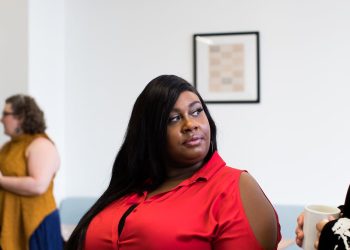 Ethnic minority staff earn a lot lower than white counterparts throughout the identical agency – new findings