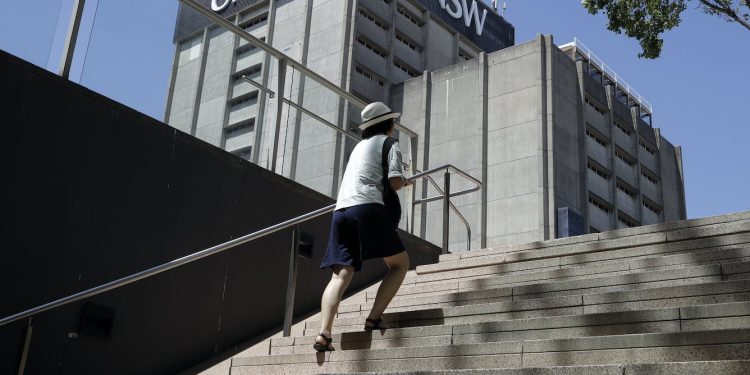 Australia desires worldwide college students to remain and work after commencement. They discover it troublesome for 4 causes