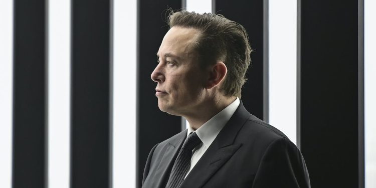 Elon Musk’s archaic administration fashion prioritizes revenue over individuals