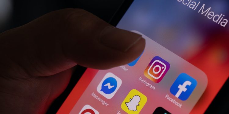 Social media is a double-edged sword for the general public picture of Canadian labour unions